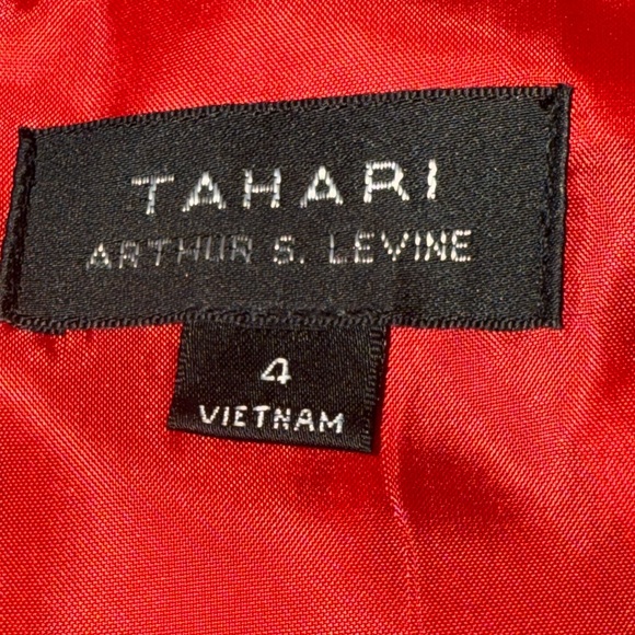 Gorgeous Tahari Red Sleeveless Holiday Dress - Picture 3 of 3